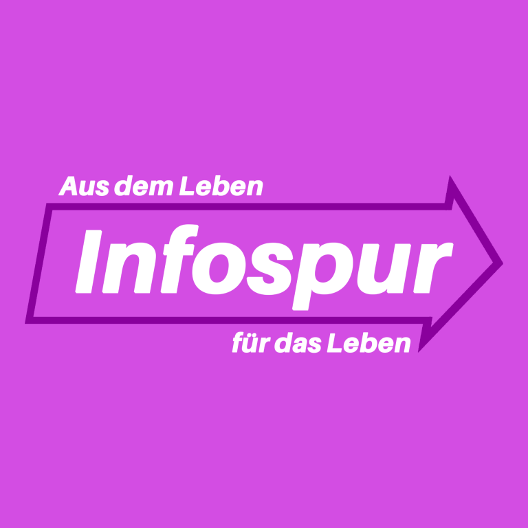 Infospur Podcast Logo mit dem Text "Infospur" auf lila Hintergrund, Pfeil nach rechts, Slogan darunter.